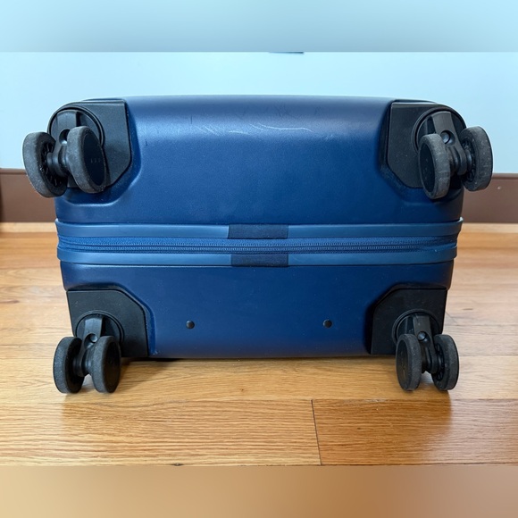 Monos Carry-On Plus (like new) - Picture 6 of 11